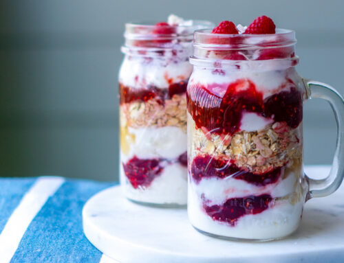 Δροσερό επιδόρπιο με γιαούρτι τύπου cheesecake